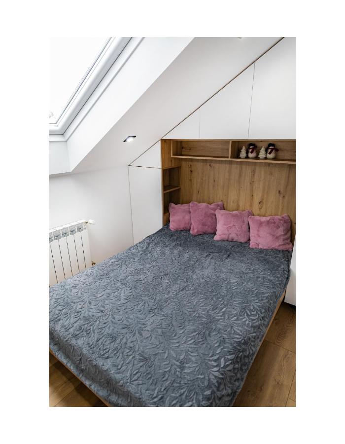 Kornelia Apartment *
